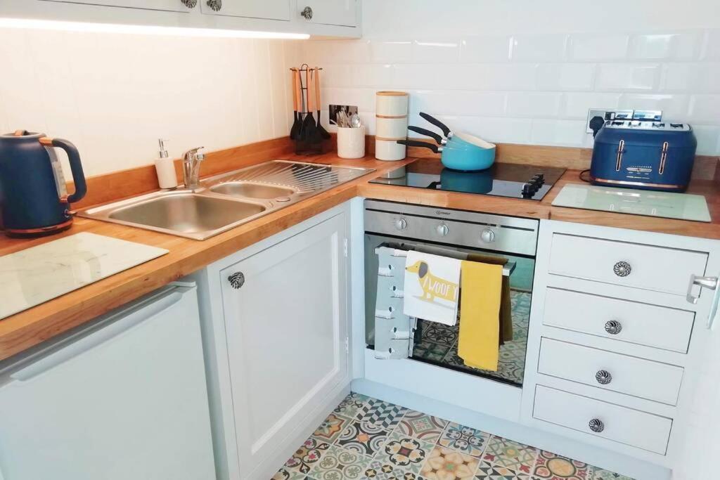Cosy, Elegant Apartment In Heart Of Ludlow Town Esterno foto