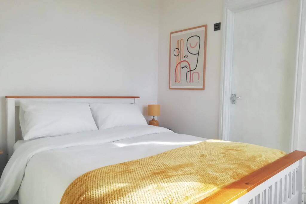Cosy, Elegant Apartment In Heart Of Ludlow Town Esterno foto