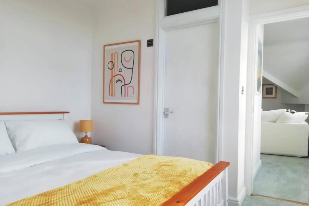 Cosy, Elegant Apartment In Heart Of Ludlow Town Esterno foto